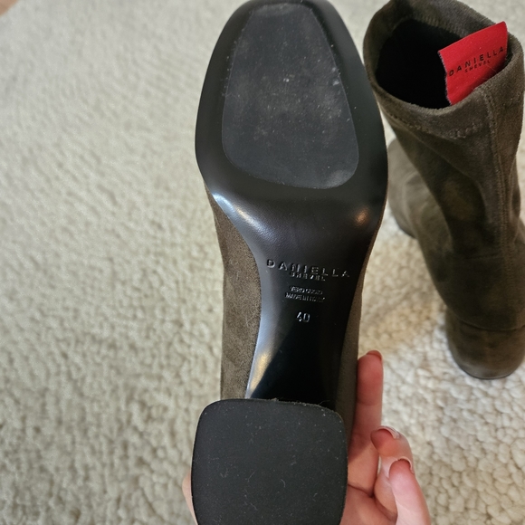 Daniella Shevel BellaMia Suede Pull on Boots size 40, US 9, military green - Picture 4 of 7